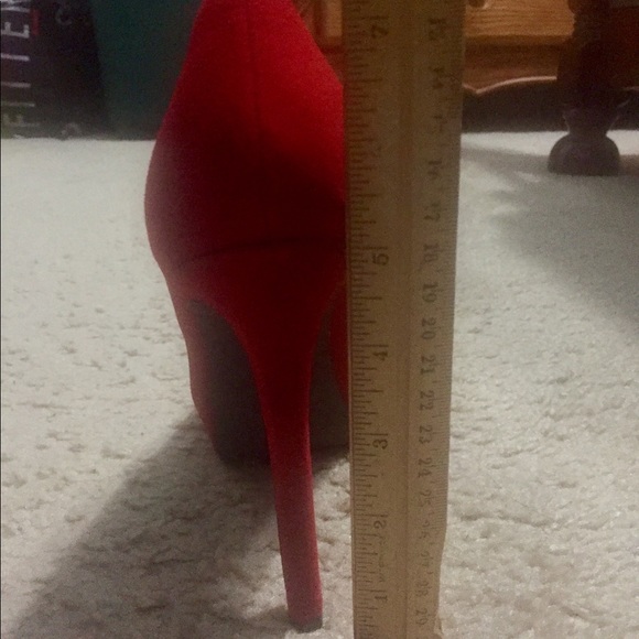 🔻New Steve Madden red suede peep-toe heels - Picture 5 of 5